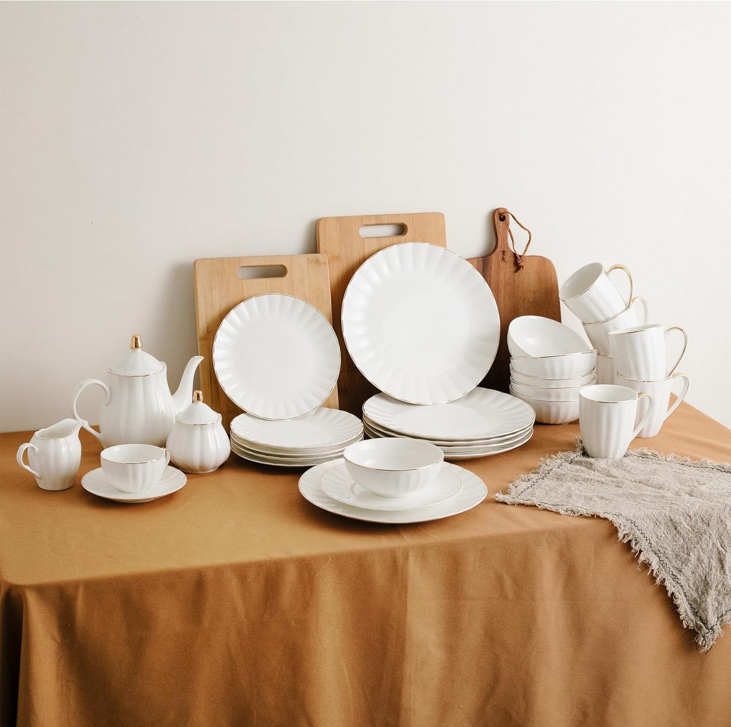 BTaT- Porcelain Dinner Plates with Gold Trim,10.5 inch, Set of 6